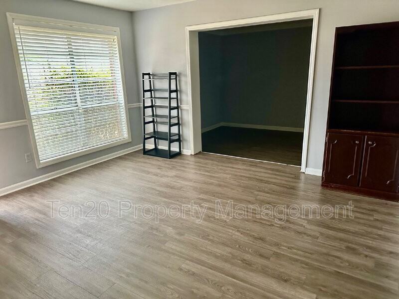 6219 Stoneway Dr - Photo 2 of 9