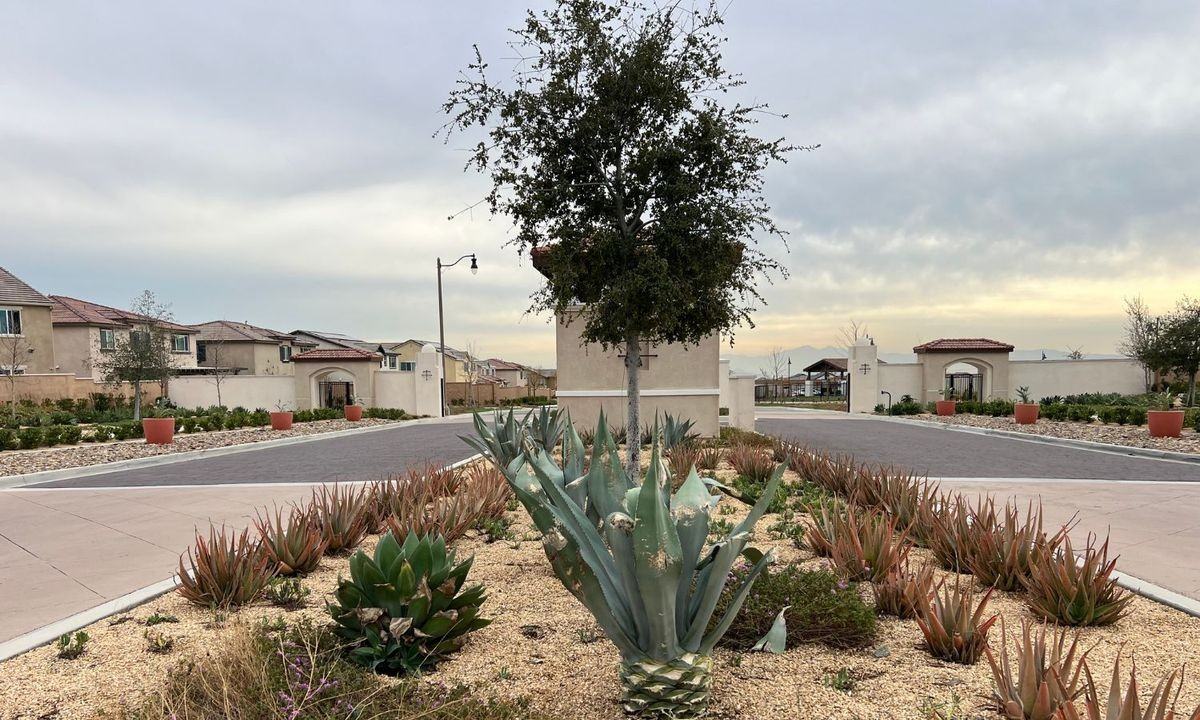 16746 Mistletoe Ln - Photo 3 of 21