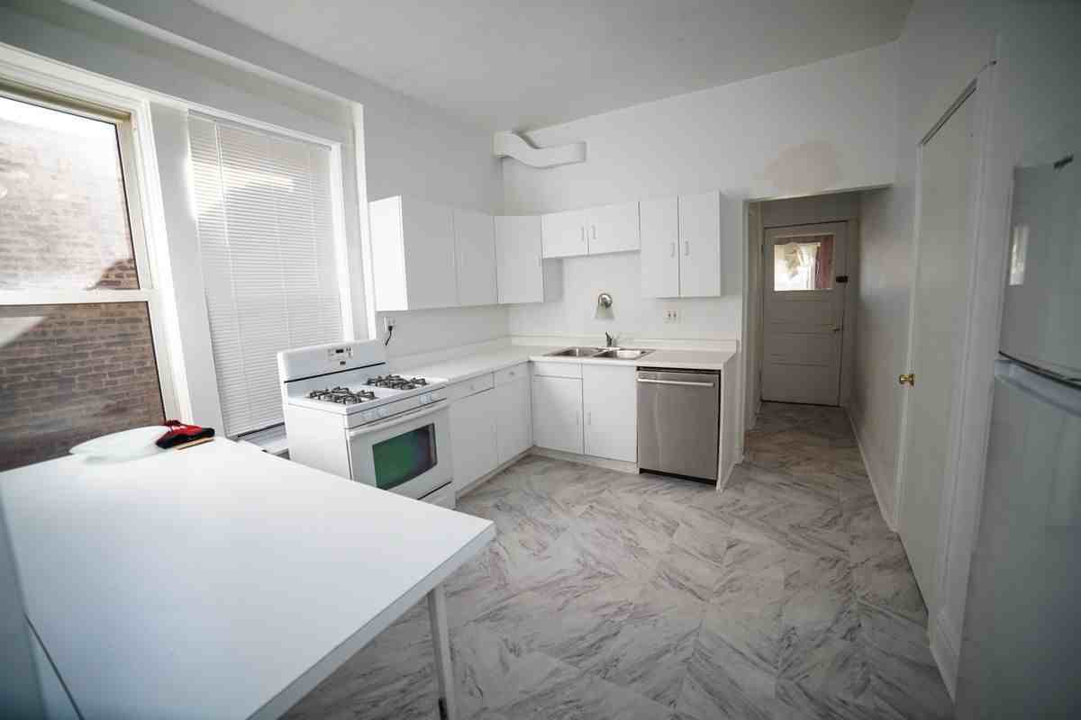 3460 N Lincoln Ave ##2 - Photo 7 of 18