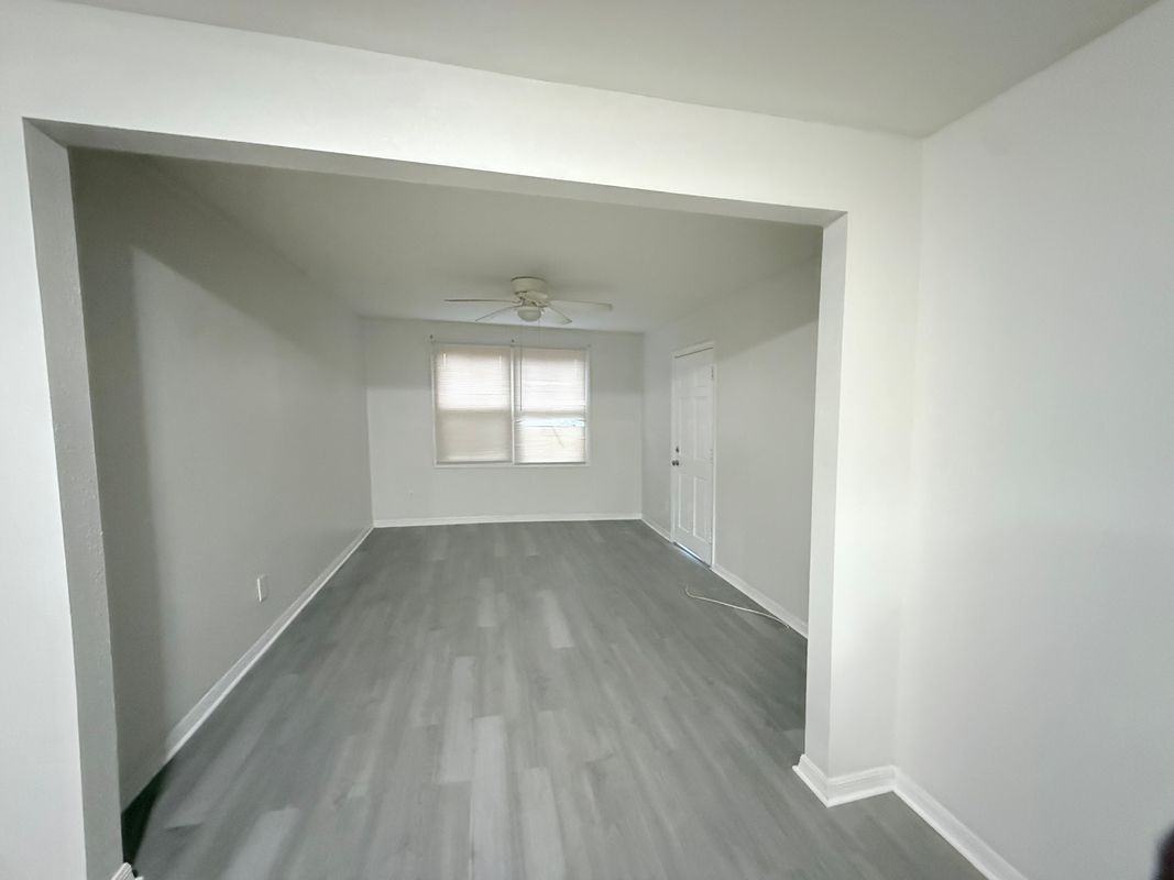 2134 Robin St - Photo 2 of 8