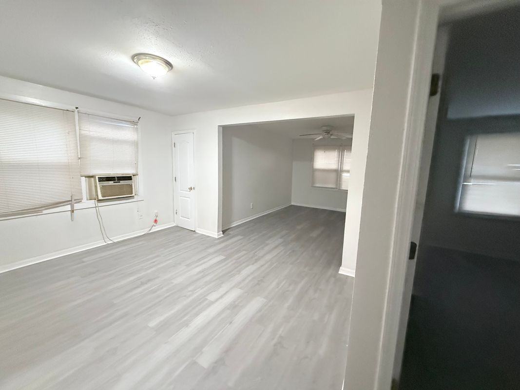 2134 Robin St - Photo 3 of 8