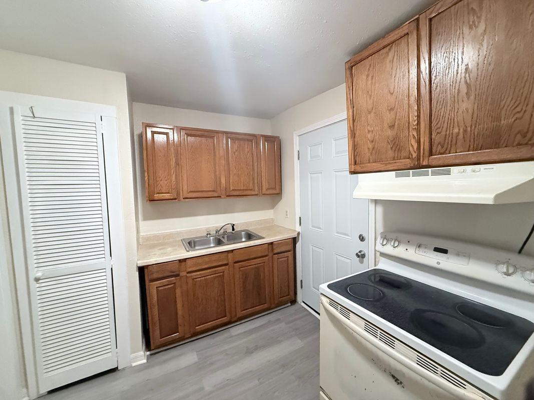 2134 Robin St - Photo 4 of 8