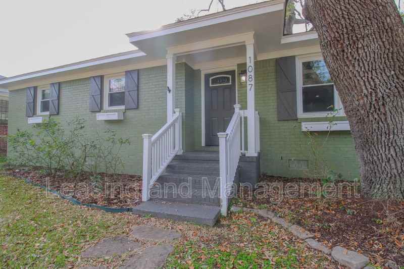 1087 Bexley St - Photo 2 of 19