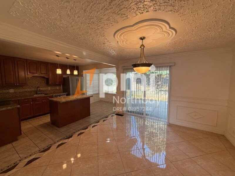 2950 Juniper St - Photo 3 of 13