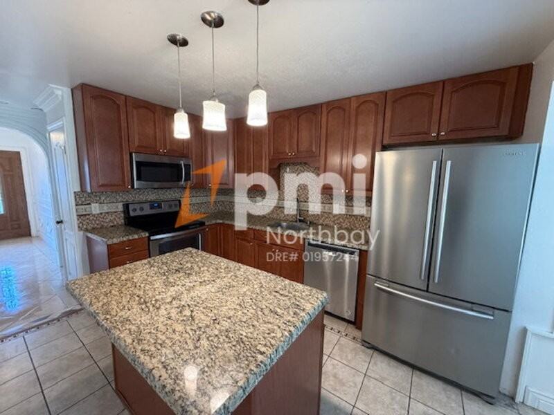 2950 Juniper St - Photo 4 of 13