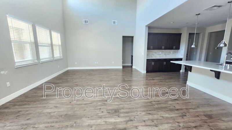 17848 Eastman Ct - Photo 3 of 18