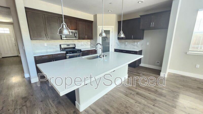 17848 Eastman Ct - Photo 4 of 18