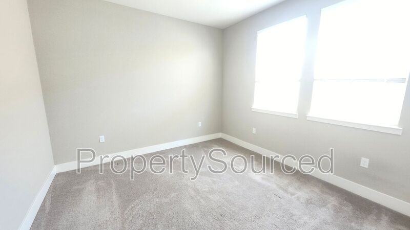 17848 Eastman Ct - Photo 6 of 18