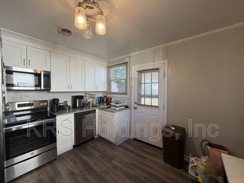 2803 Rosalee Dr - Photo 3 of 9