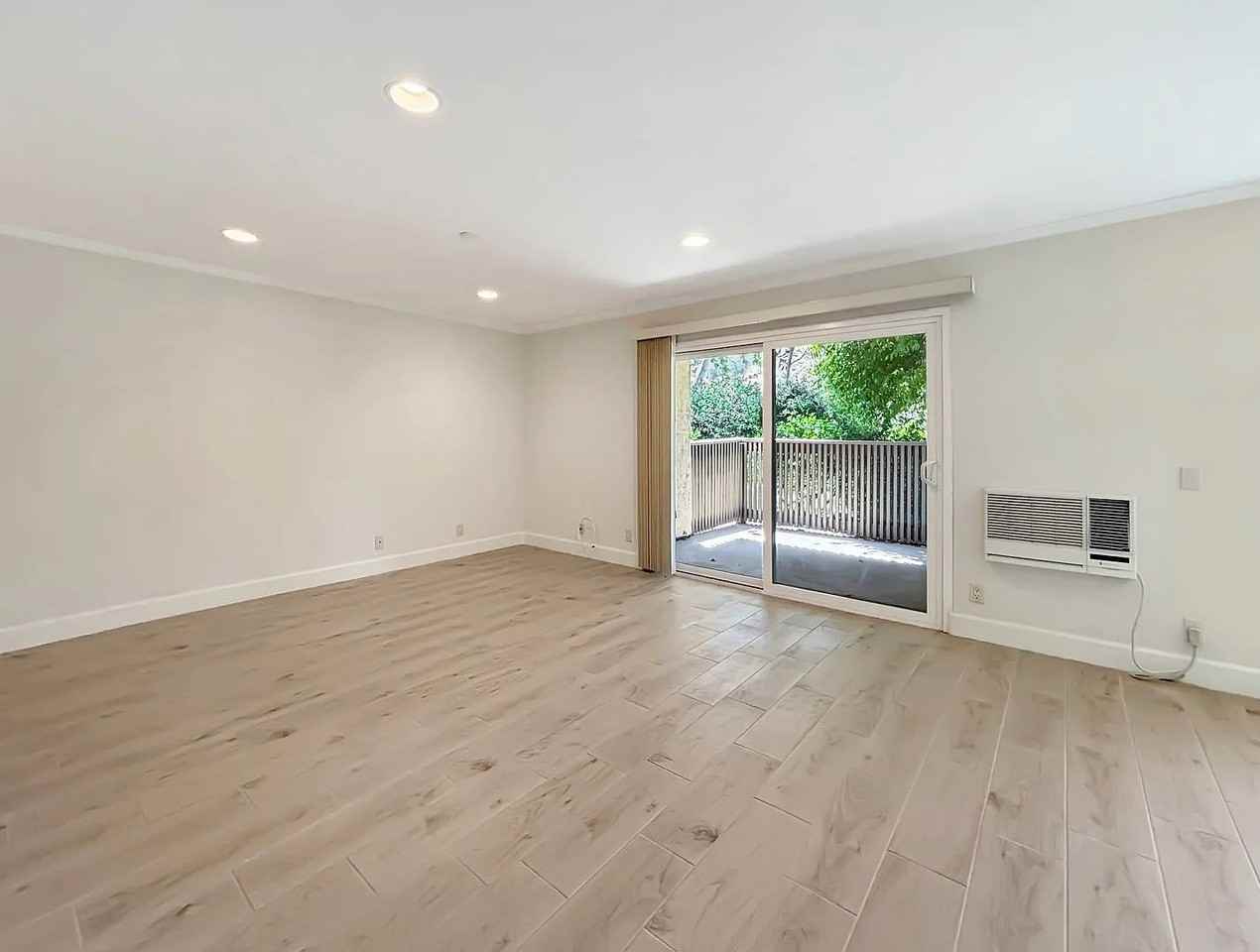 8503 Villa La Jolla Dr #J - Photo 3 of 24