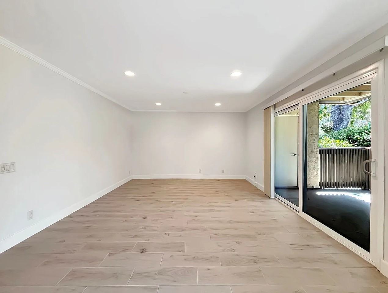 8503 Villa La Jolla Dr #J - Photo 5 of 24