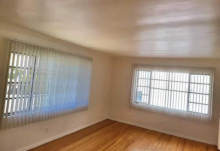 7024 Hawthorn Ave #5 - Photo 3 of 14