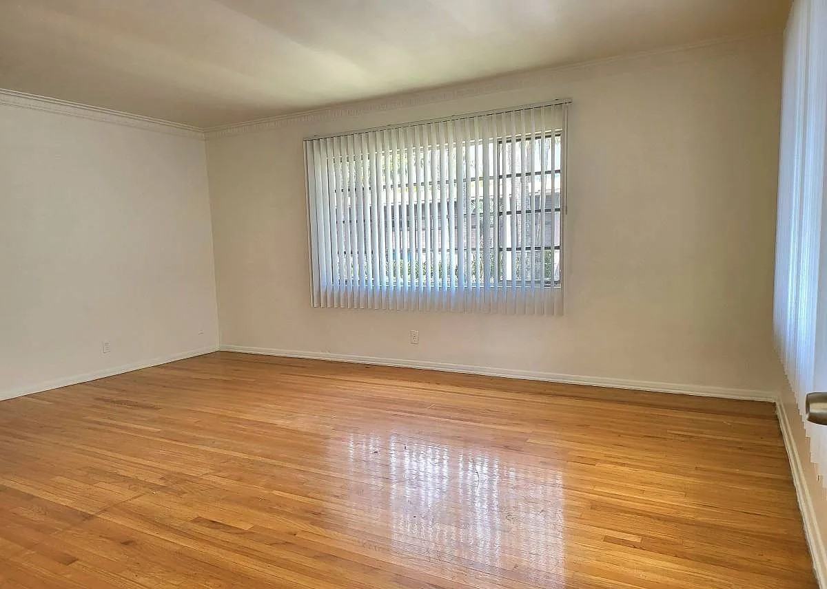 7024 Hawthorn Ave #5 - Photo 4 of 14