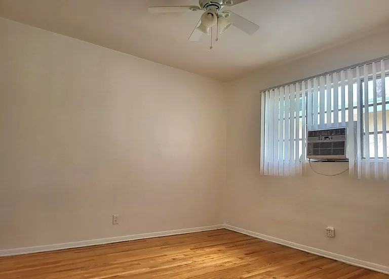 7024 Hawthorn Ave #5 - Photo 6 of 14