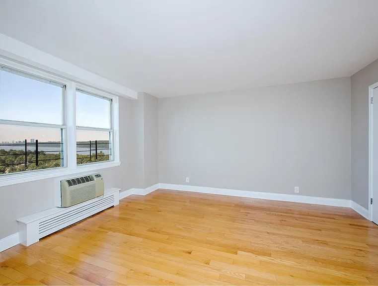 5700 Arlington Ave #11H - Photo 4 of 11