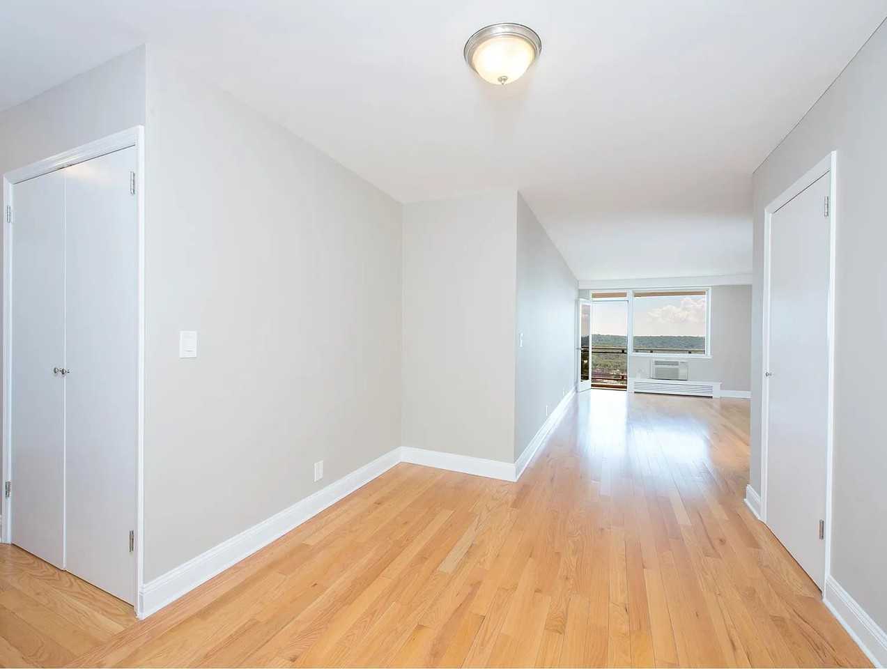 5700 Arlington Ave #11H - Photo 6 of 11