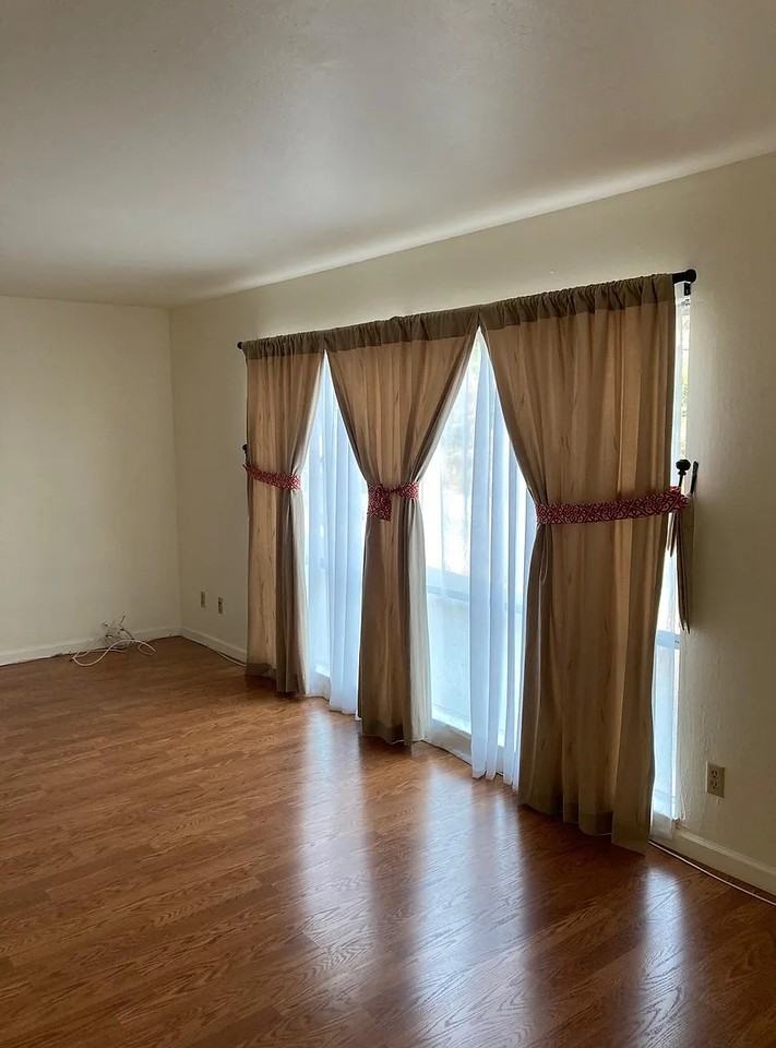 3877 Howe St #103 - Photo 4 of 12