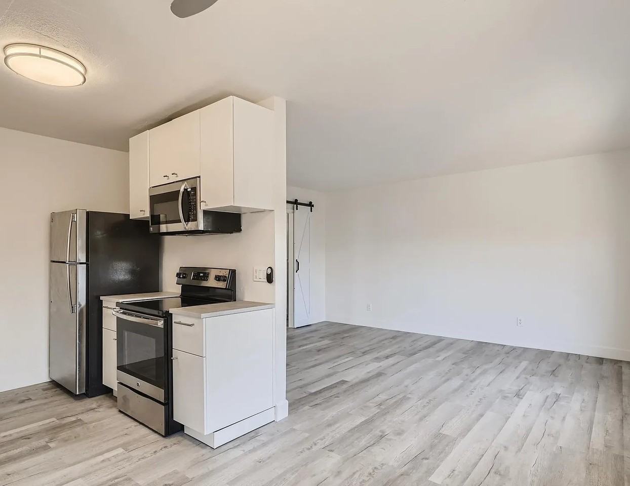 3825 Van Dyke Ave #6 - Photo 4 of 10