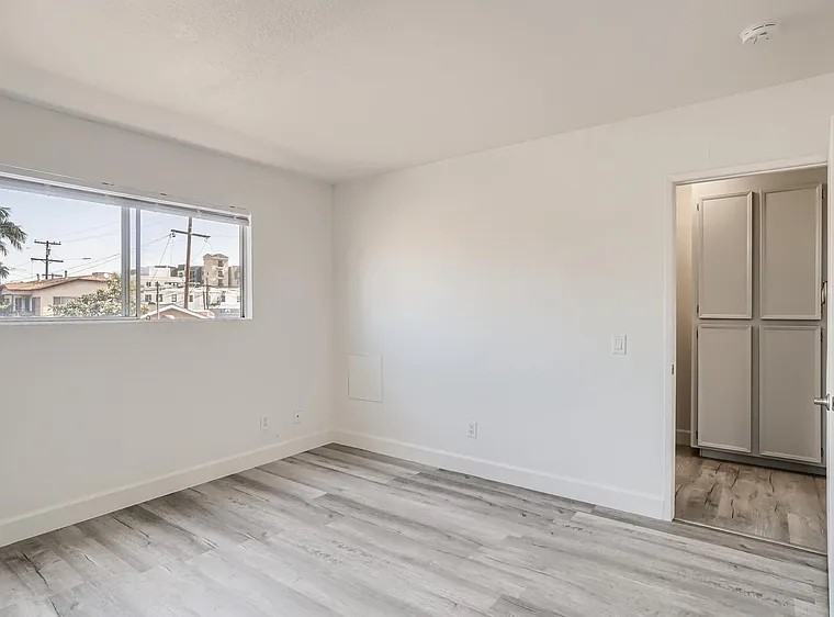 3825 Van Dyke Ave #6 - Photo 5 of 10