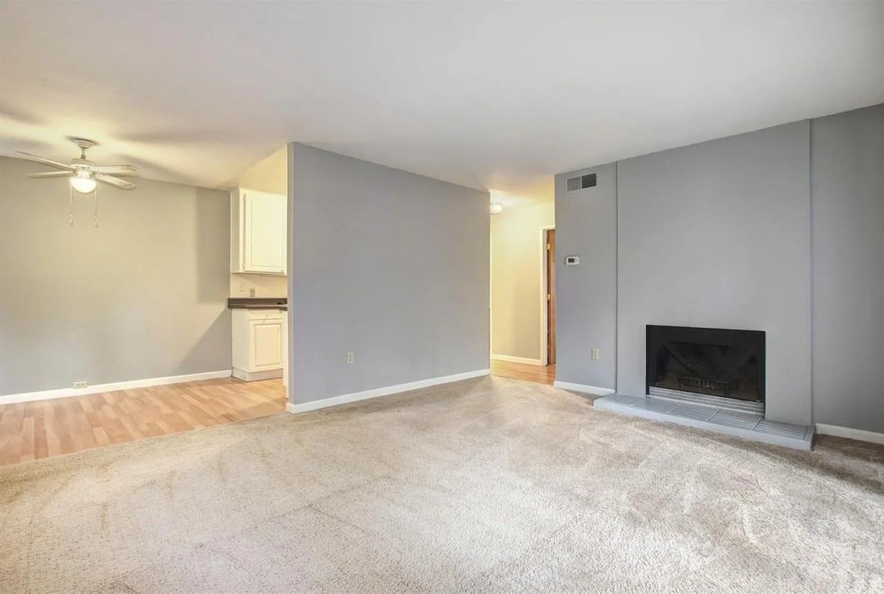 886 Woodside Ln E #1 - Photo 4 of 15