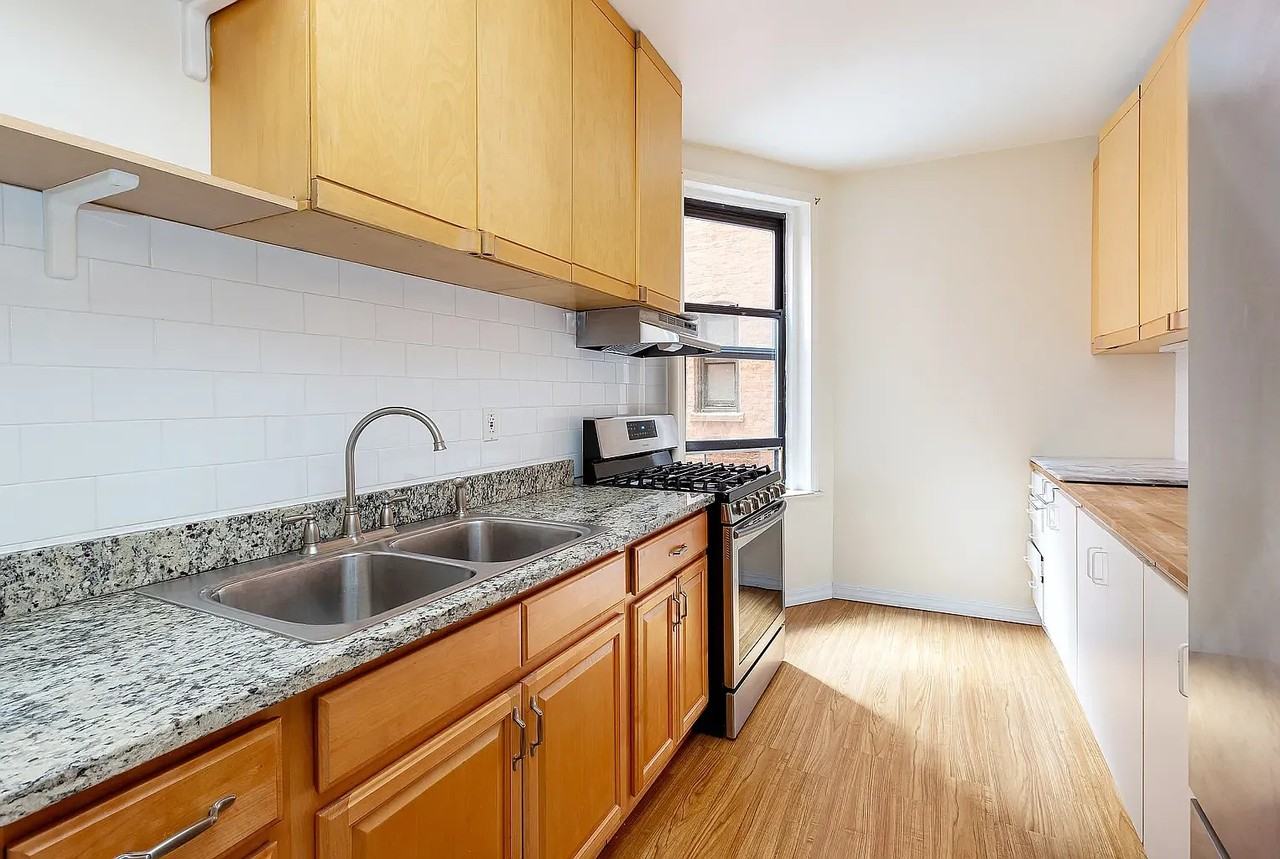 828 Gerard Ave #1E - Photo 3 of 6