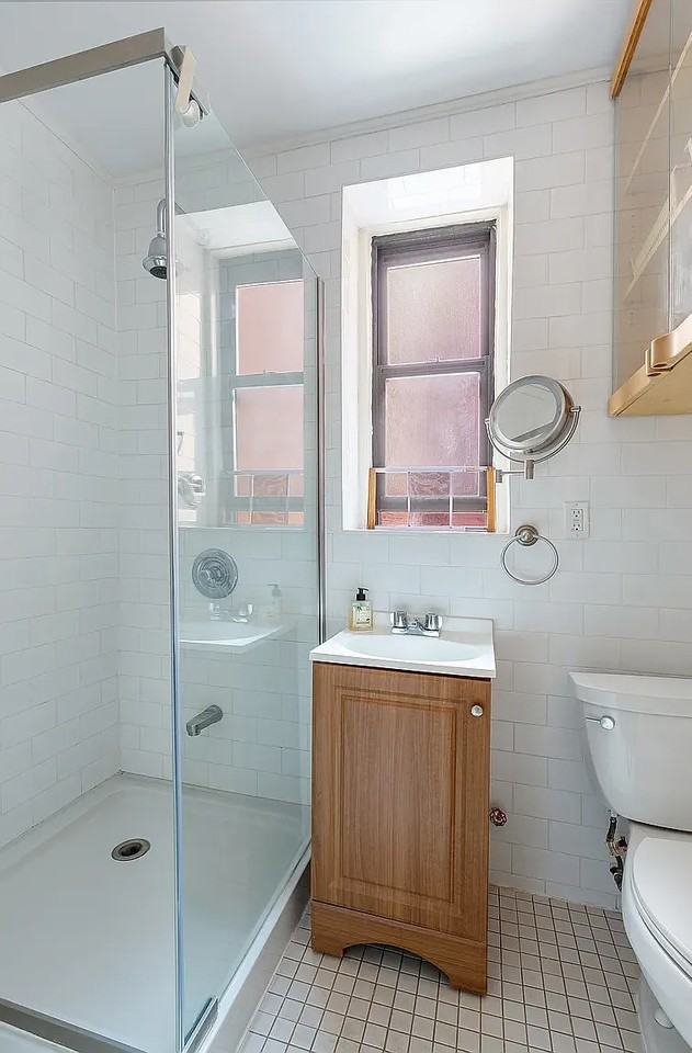 828 Gerard Ave #1E - Photo 4 of 6