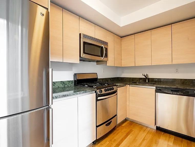 752 W End Ave #16HH - Photo 2 of 11