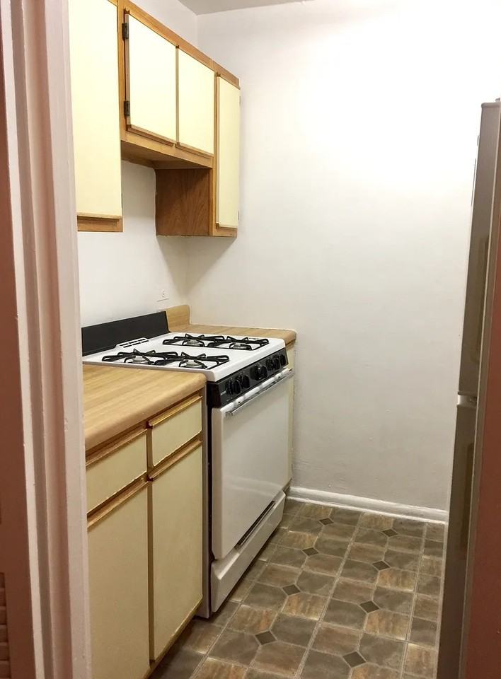 525 Ocean Pkwy #62 - Photo 7 of 11