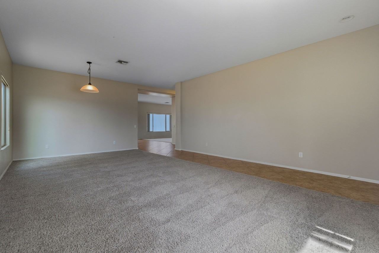 9444 W Hubbell St - Photo 3 of 48