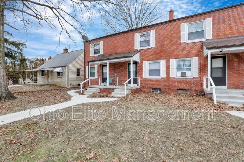 2235 Homestead Dr - Photo 4 of 28