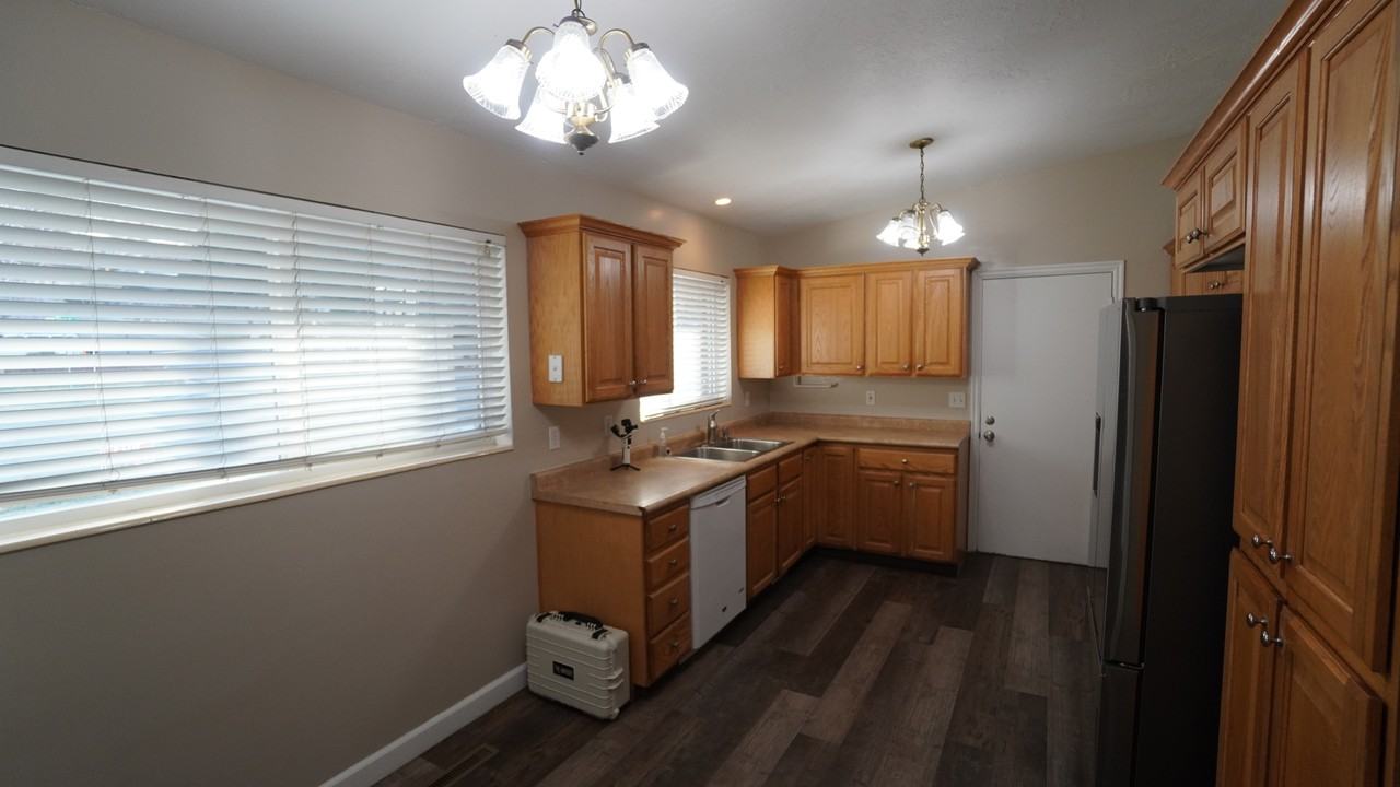 515 Ne - Photo 4 of 44