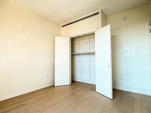 550 Vanderbilt Ave - Photo 6 of 9