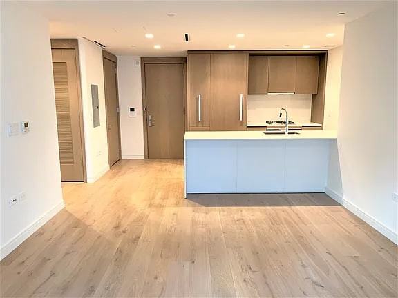 200 E 21St St - Photo 2 of 8