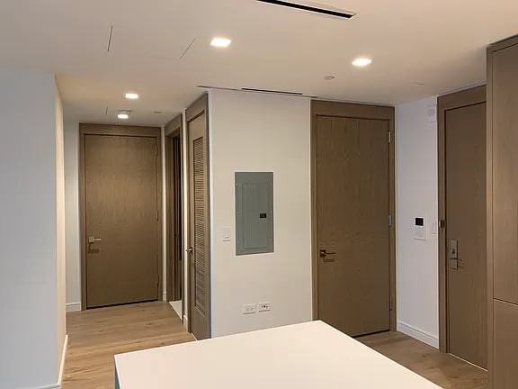 200 E 21St St - Photo 7 of 8