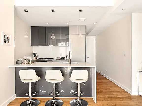 236 17Th St - Photo 2 of 6