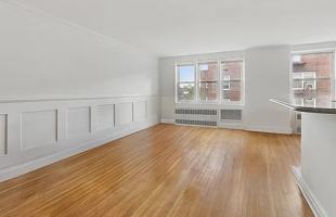 featured image of 400 E 17th St