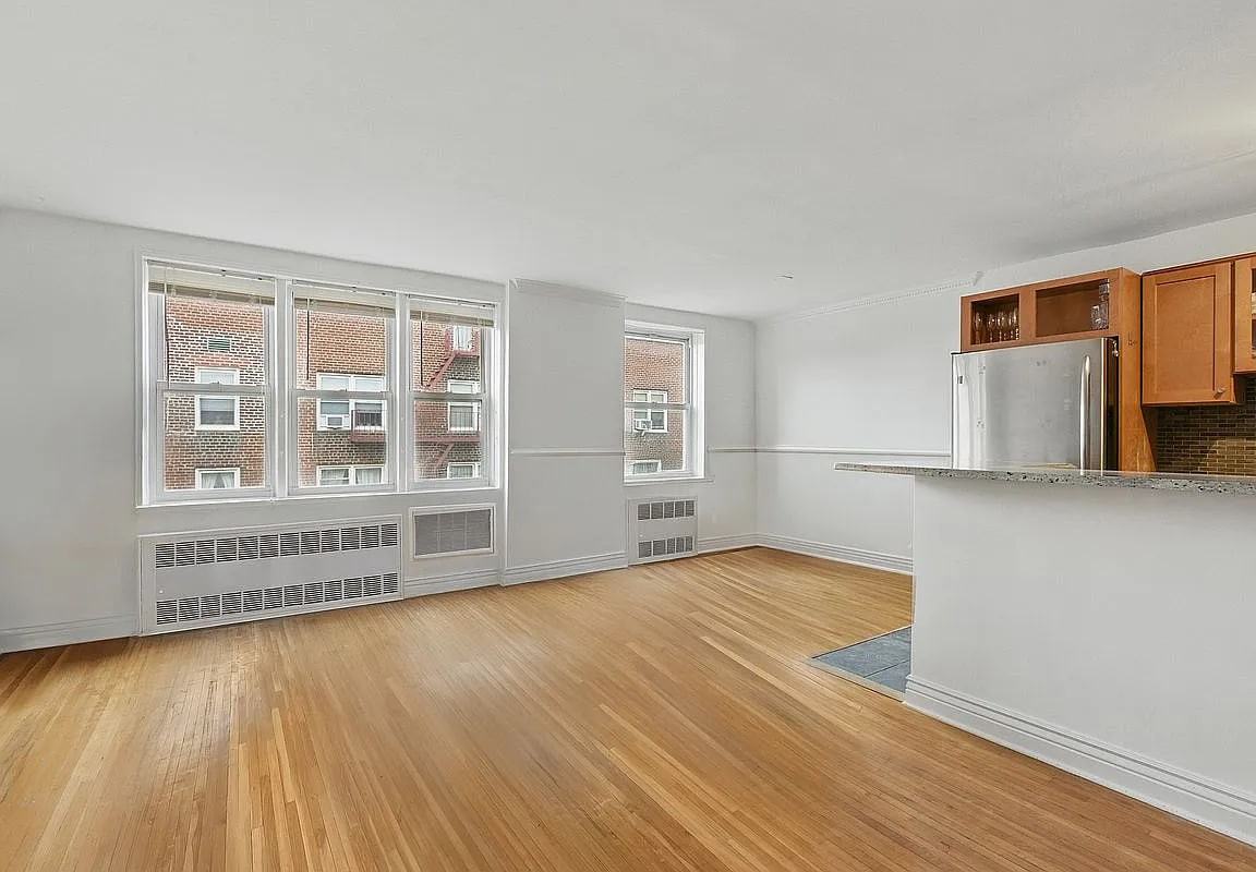 400 E 17Th St - Photo 2 of 8