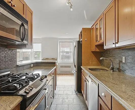 400 E 17Th St - Photo 3 of 8