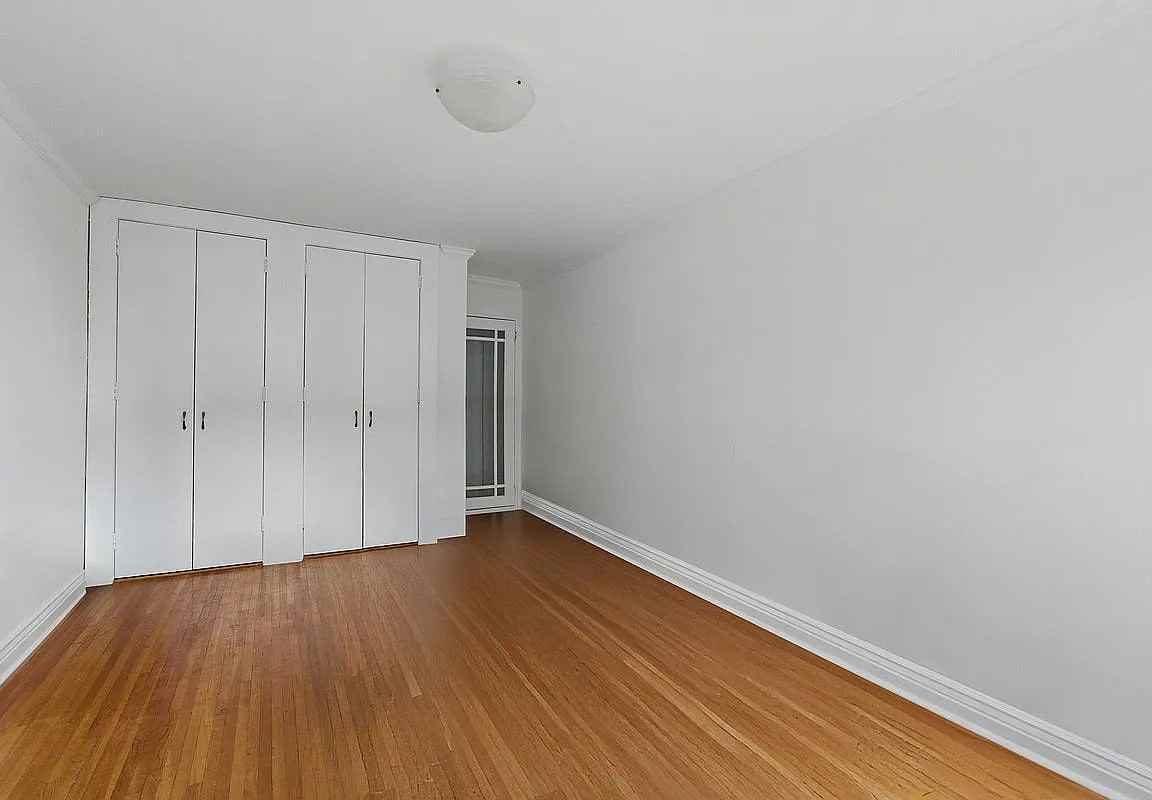 400 E 17Th St - Photo 5 of 8