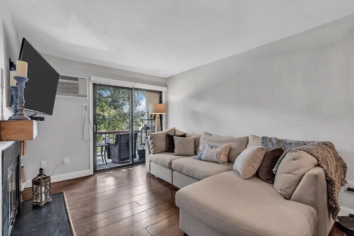 302 Hackensack St - Photo 4 of 18