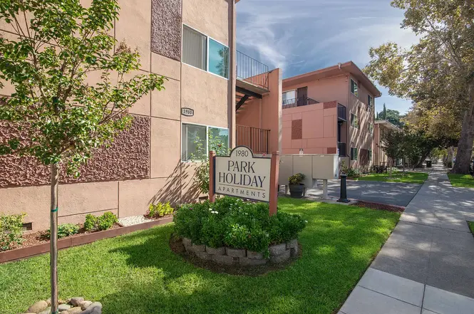 1980 Park Ave - Photo 2 of 22