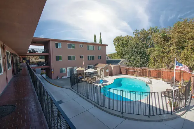 1980 Park Ave - Photo 5 of 22