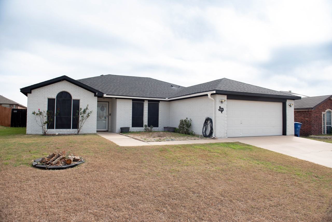 2004 Jake Dr - Photo 2 of 5