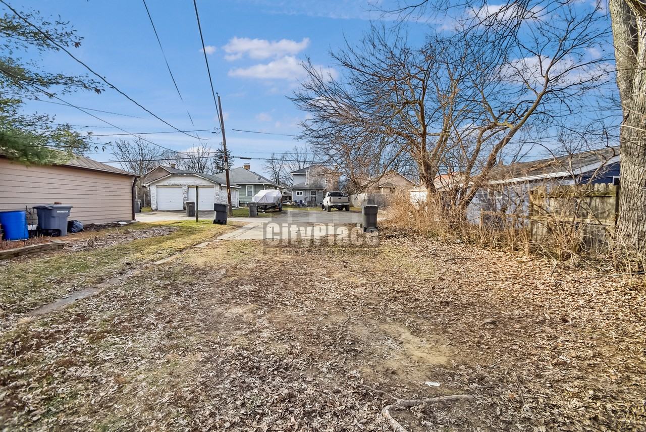 912 N Bancroft St - Photo 6 of 17