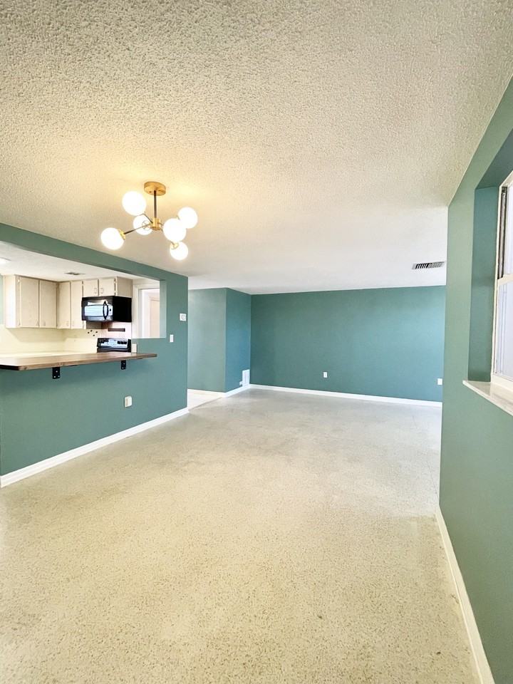 10120 Willow Dr - Photo 4 of 28