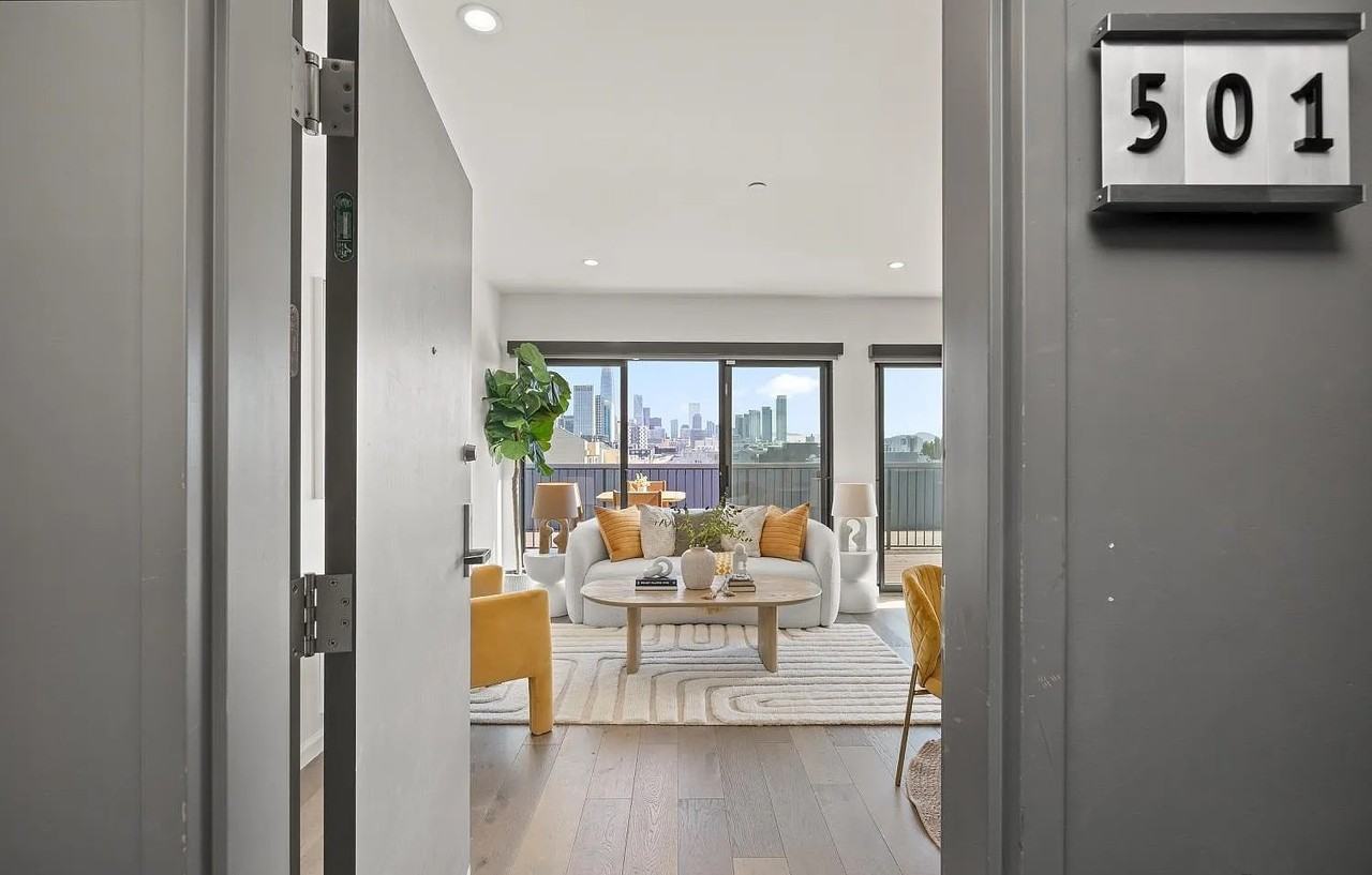 252 9Th St - Photo 2 of 42