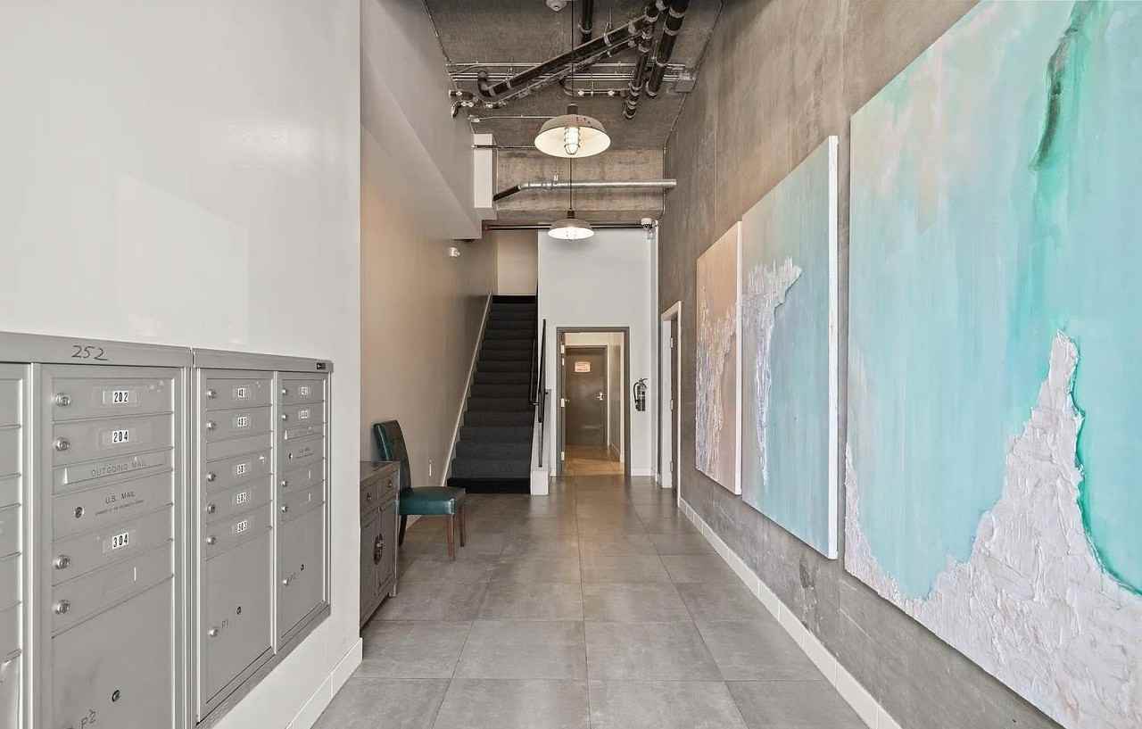 252 9Th St - Photo 3 of 42