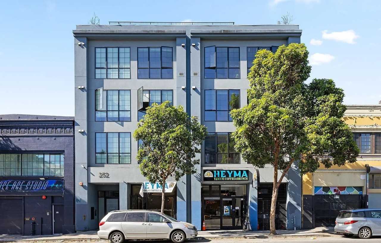 252 9Th St - Photo 4 of 42