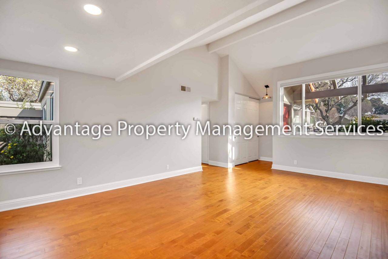 1413 Calle Enrique - Photo 3 of 16