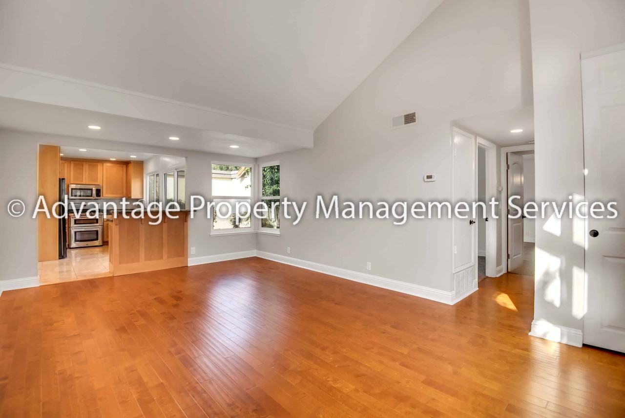 1413 Calle Enrique - Photo 4 of 16